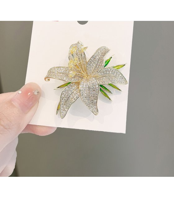 XSB210 - Gemstone Floral Saree Brooch